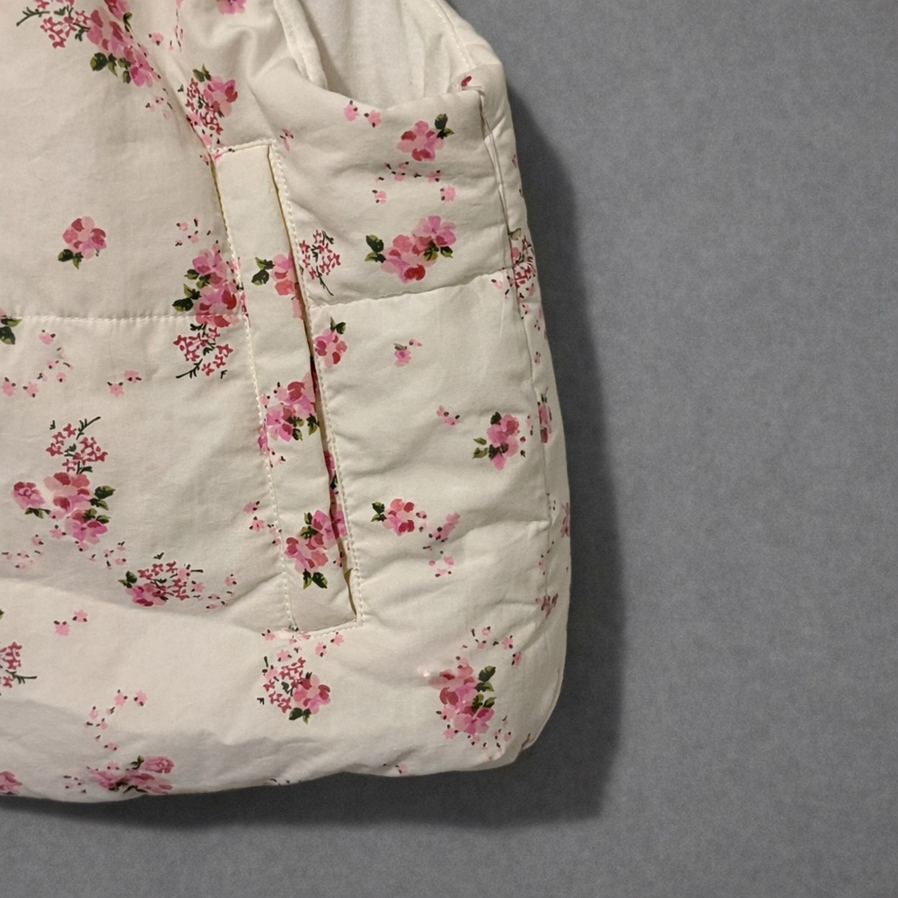 Floral Puffer Vest 🌸🤍 NWT. - Picture 3 of 3